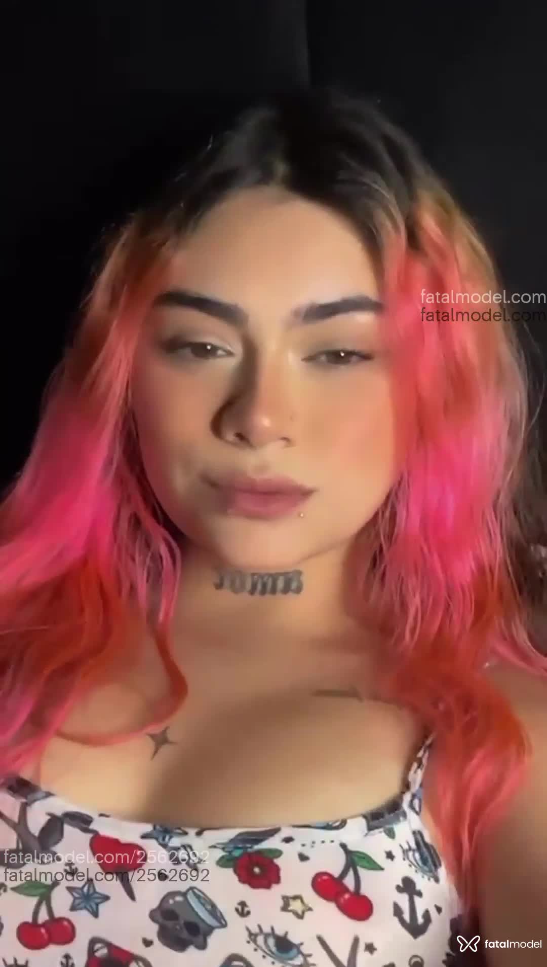 Acompanhante mulher com cabelo colorido de olhos castanhos em Virtual - Rafaella