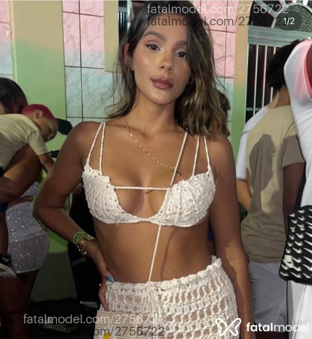Acompanhante mulher com cabelo castanho de olhos pretos - Isis