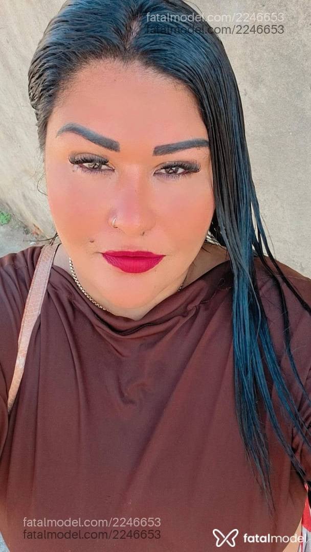 Acompanhante mulher morena (o) de olhos pretos - Adriana