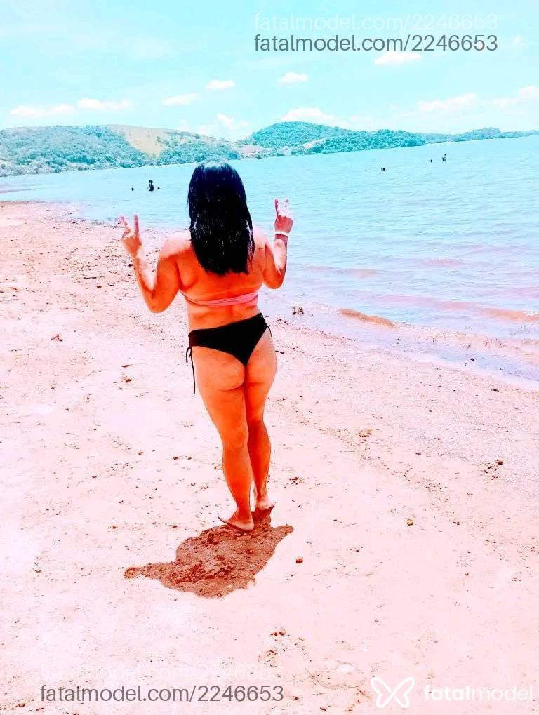 Acompanhante mulher morena (o) de olhos pretos - Adriana