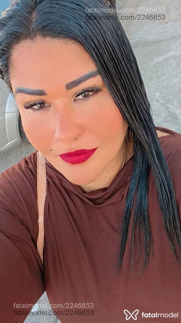 Acompanhante mulher morena (o) de olhos pretos - Adriana