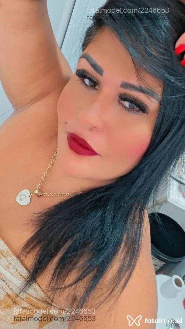 Acompanhante mulher morena (o) de olhos pretos - Adriana