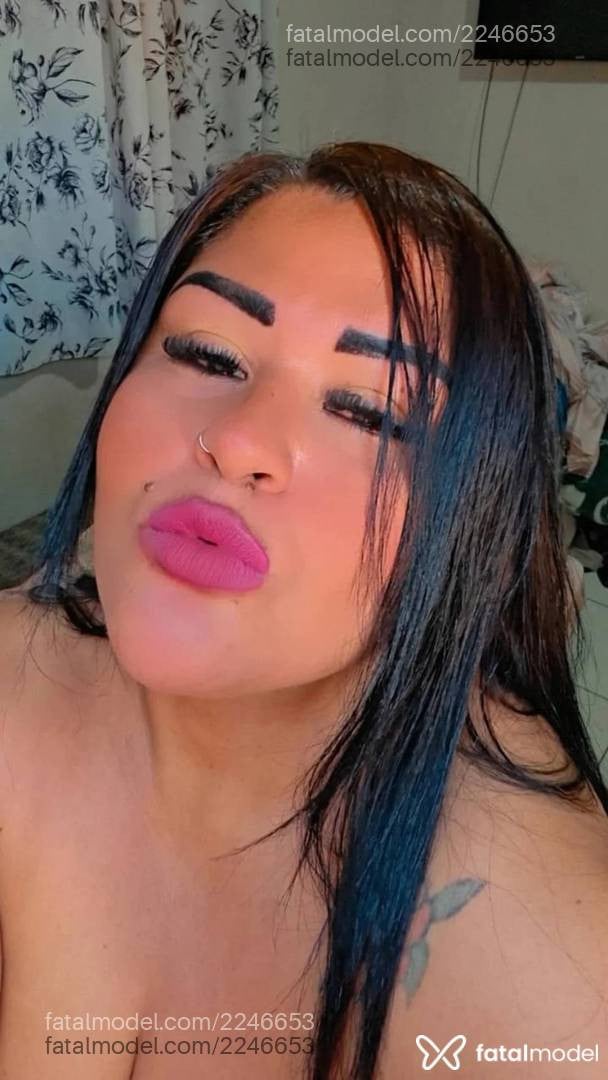 Acompanhante mulher morena (o) de olhos pretos - Adriana
