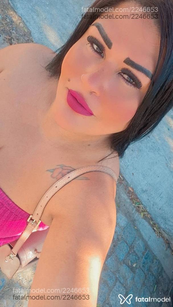 Acompanhante mulher morena (o) de olhos pretos - Adriana