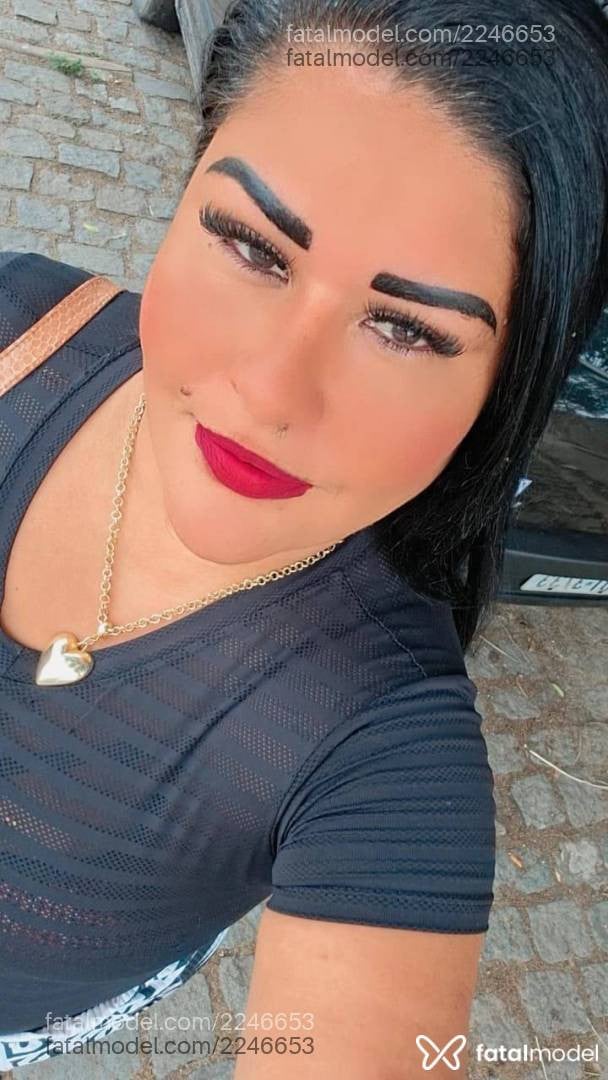 Acompanhante mulher morena (o) de olhos pretos - Adriana