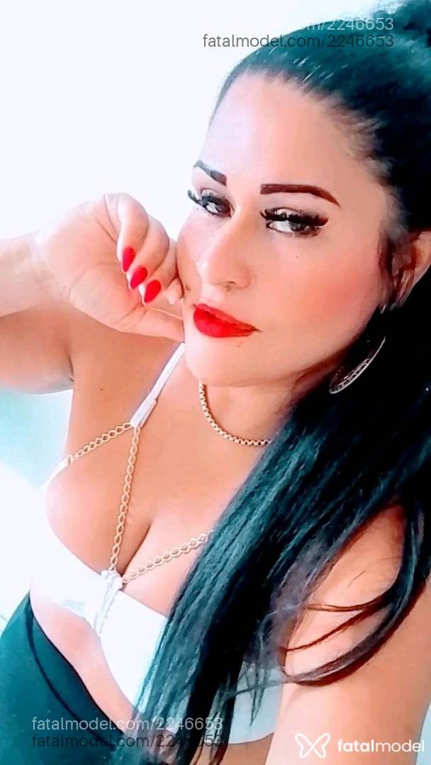 Acompanhante mulher morena (o) de olhos pretos - Adriana