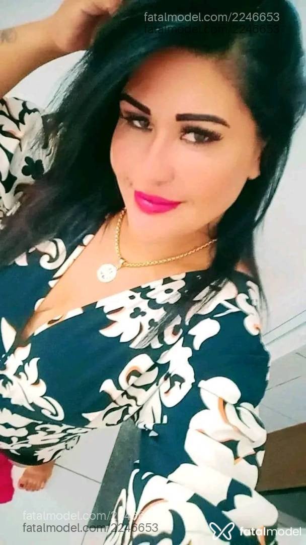 Acompanhante mulher morena (o) de olhos pretos - Adriana