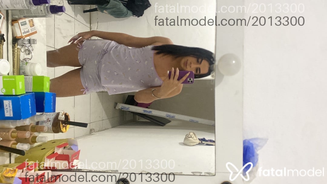 Acompanhante mulher trans com cabelo castanho de olhos castanhos - Fabricia Acompanhante mulher trans com cabelo castanho de olhos castanhos - Fabricia