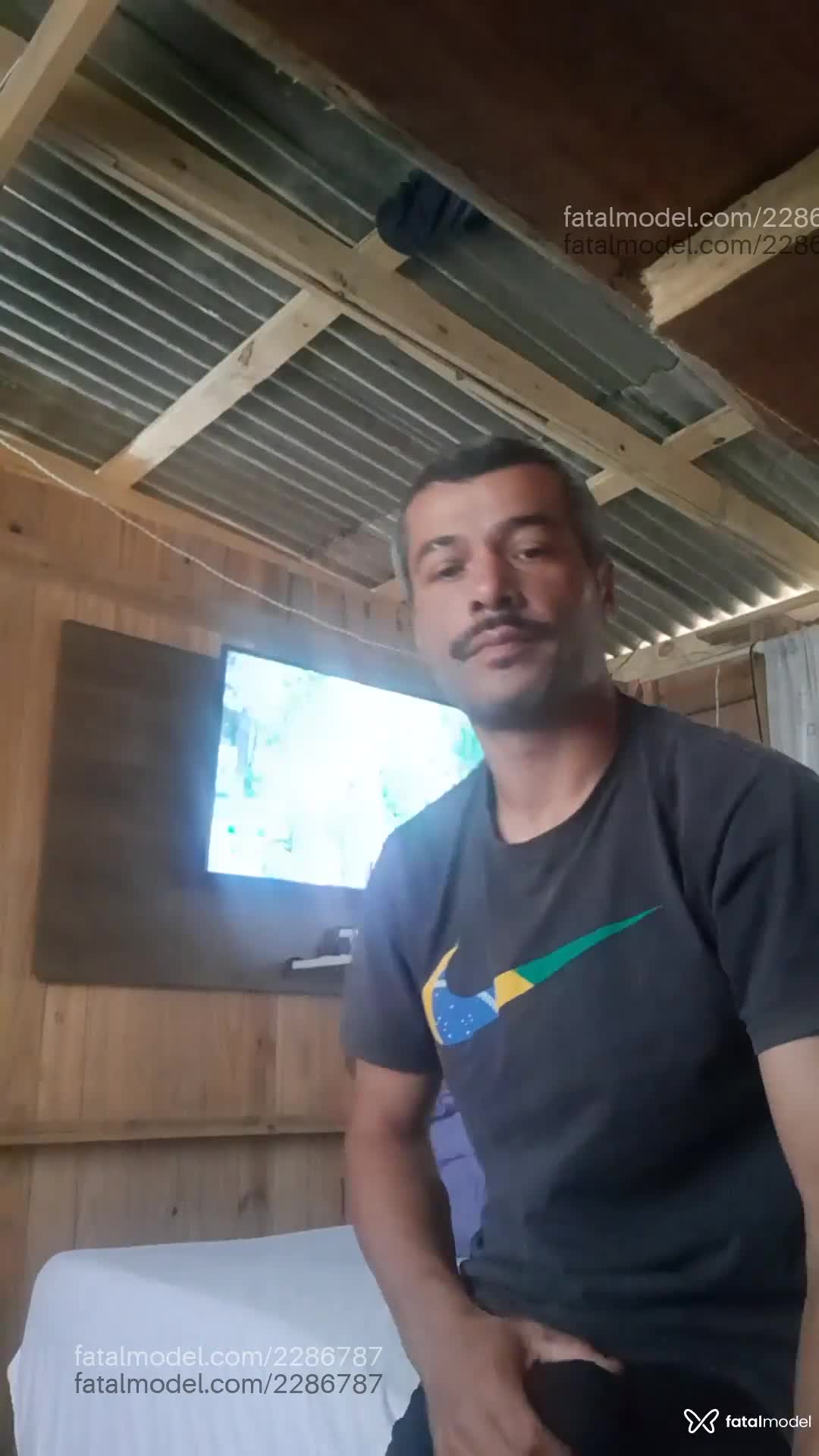 Acompanhante homem morena (o) de olhos castanhos em Navegantes Acompanhante homem morena (o) de olhos castanhos em Navegantes - Oliver Picka