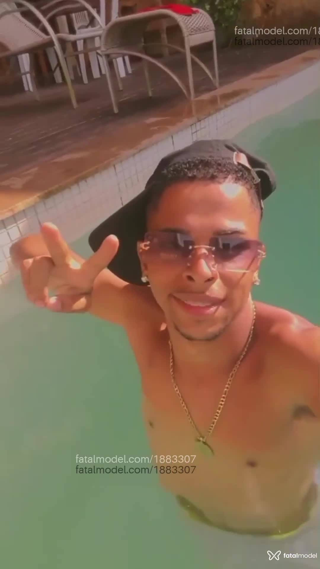 Acompanhante homem com cabelo castanho de olhos castanhos em Nilópolis - Nickolas