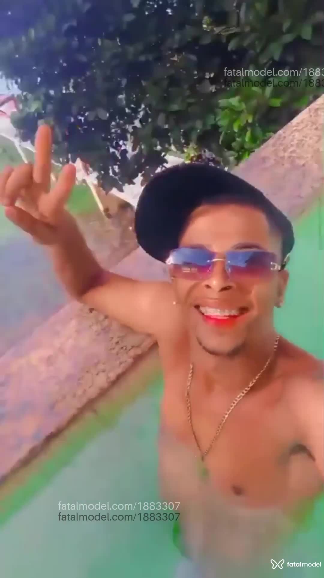 Acompanhante homem com cabelo castanho de olhos castanhos em Nilópolis - Nickolas