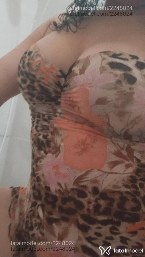 Acompanhante mulher com cabelo castanho de olhos pretos - Manuela