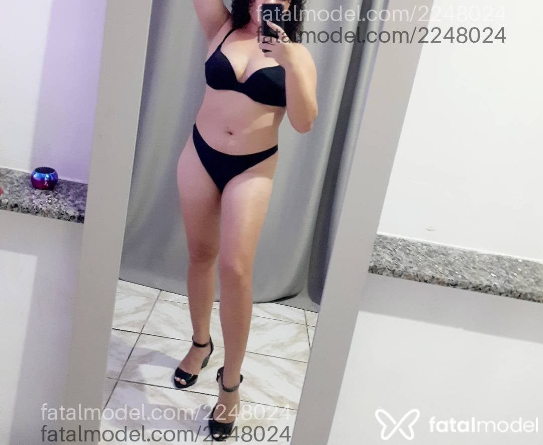 Acompanhante mulher com cabelo castanho de olhos pretos - Manuela