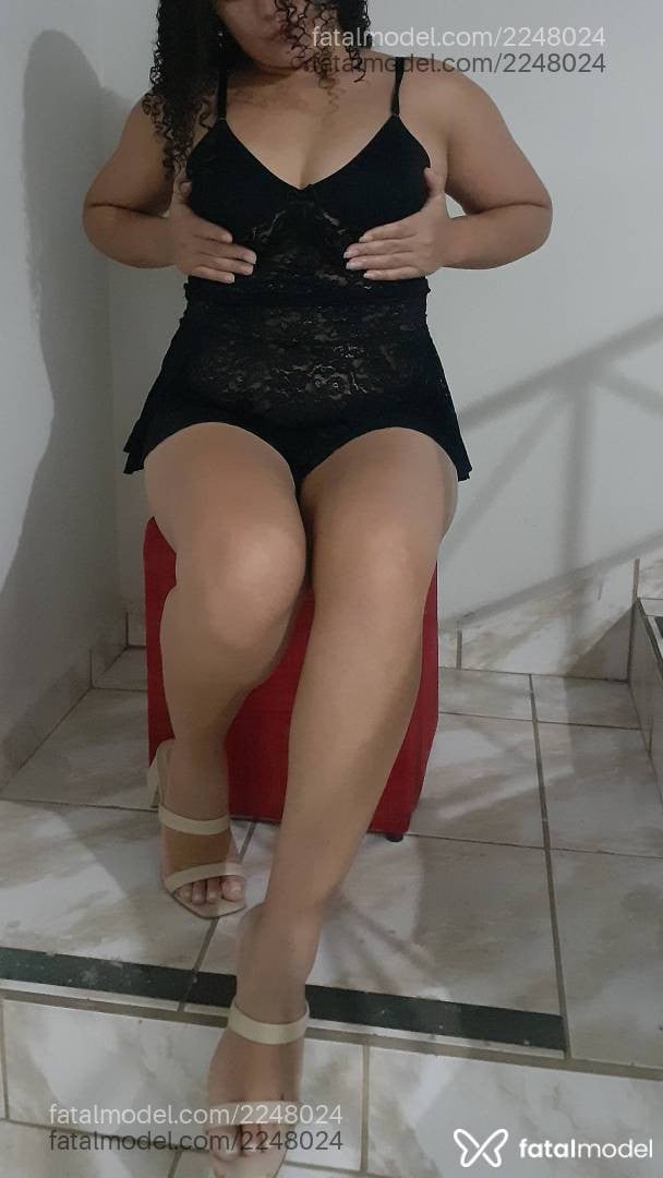 Acompanhante mulher com cabelo castanho de olhos pretos - Manuela