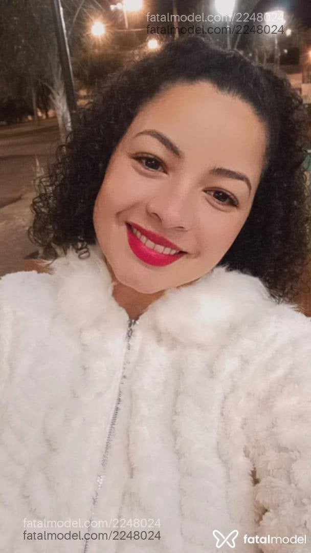 Acompanhante mulher com cabelo castanho de olhos pretos - Manuela