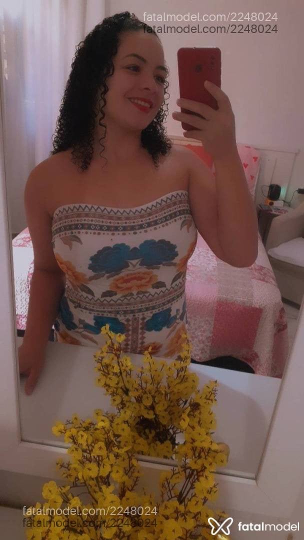 Acompanhante mulher com cabelo castanho de olhos pretos - Manuela