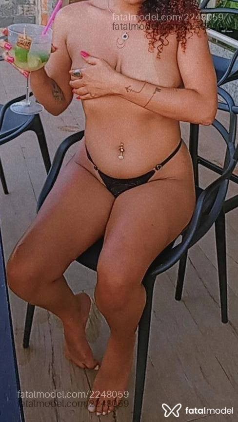 Acompanhante mulher morena (o) de olhos castanhos - Alice Braga