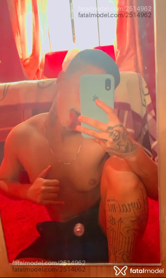 Acompanhante homem trans com cabelo castanho de olhos pretos em São Paulo - Gabriel
