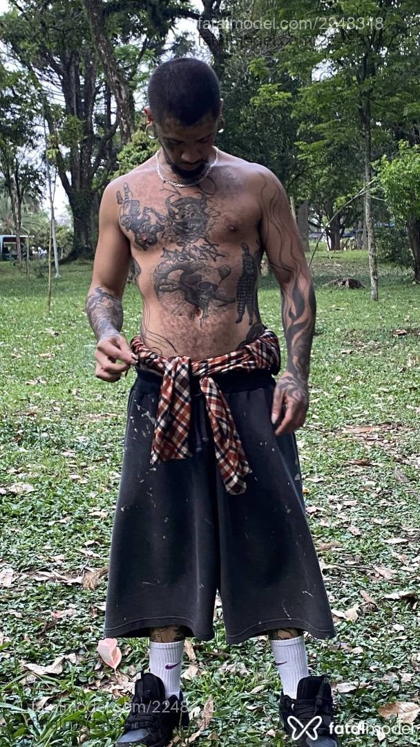 Acompanhante homem morena (o) de olhos castanhos - GrowerYe