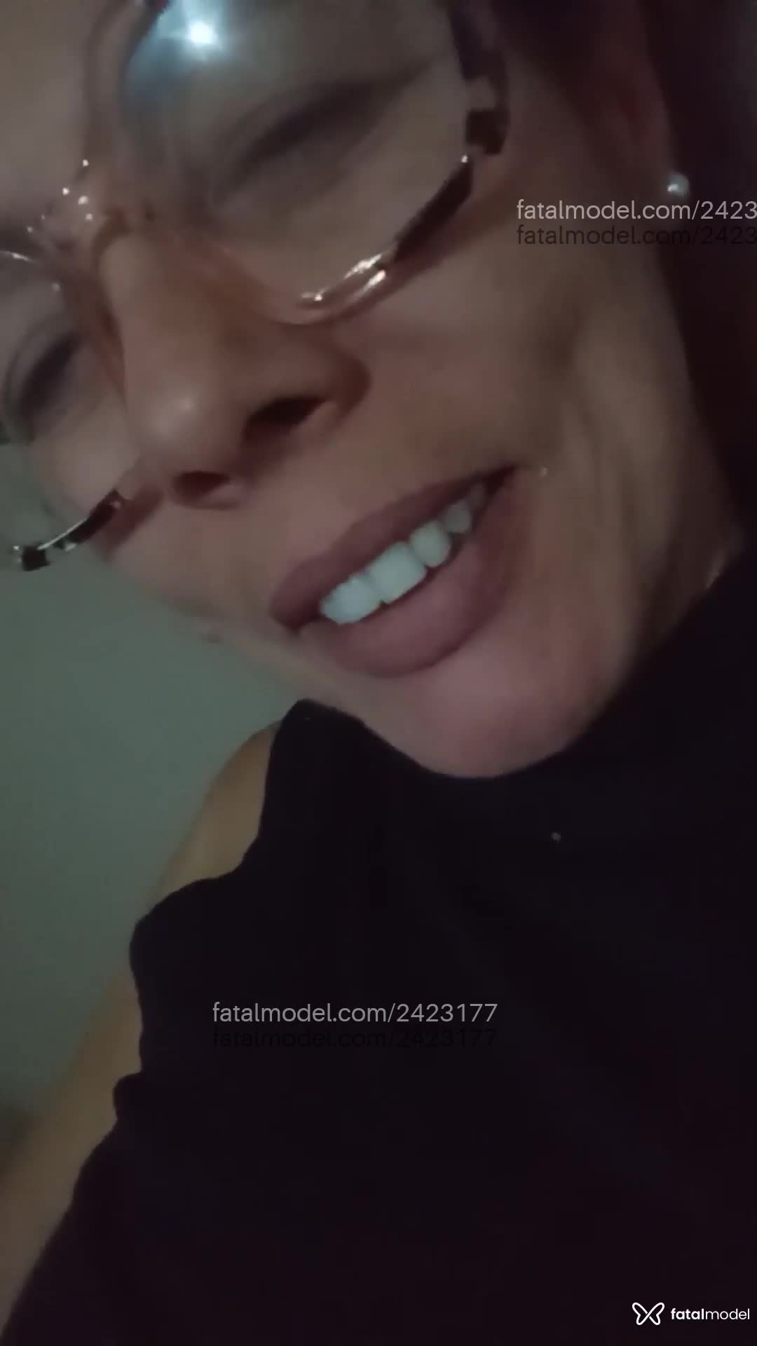 Acompanhante mulher loira (o) de olhos verdes - Dominic