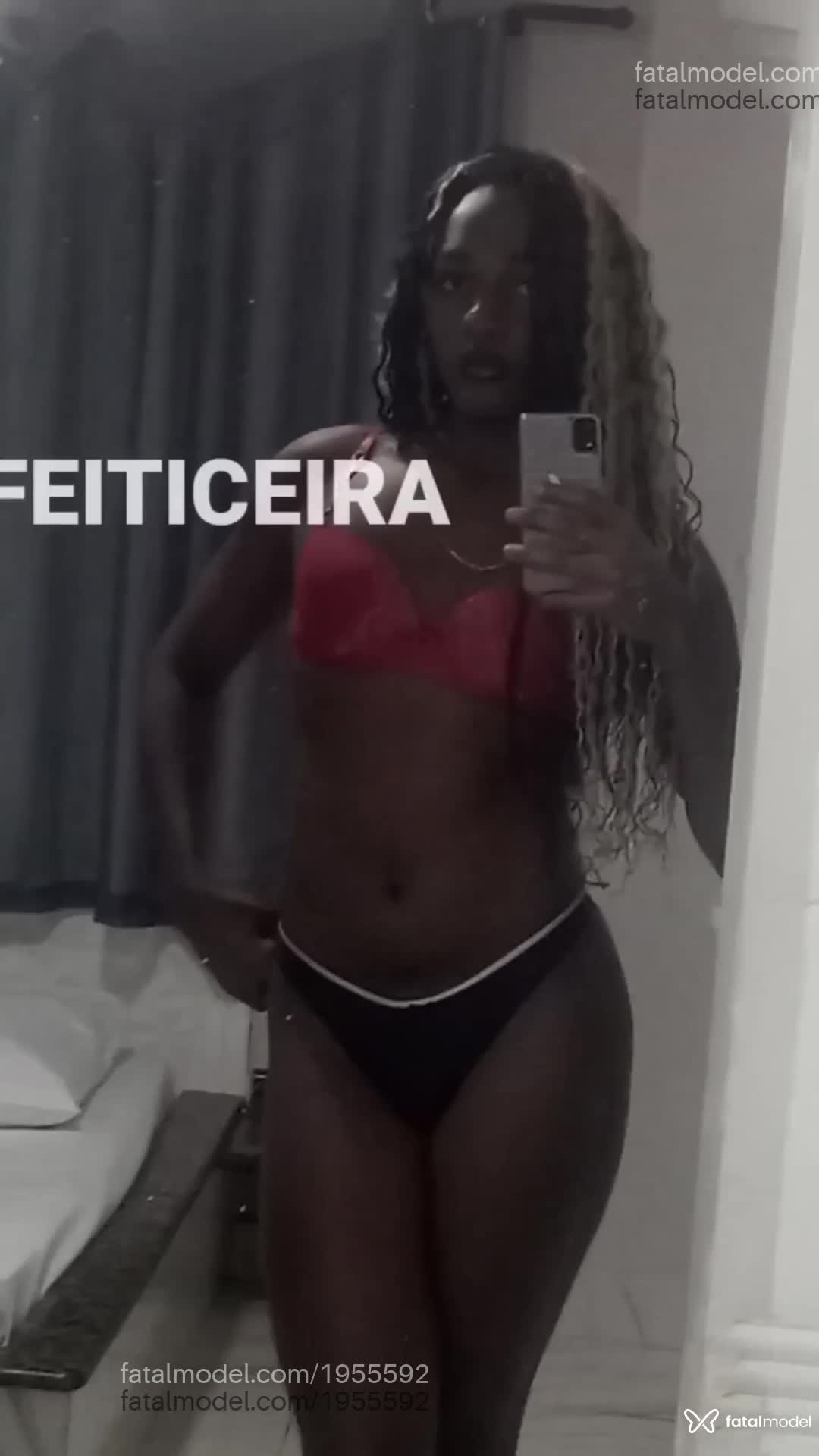 Acompanhante mulher trans com cabelo castanho de olhos pretos em Balneário Camboriú - Maria Edu