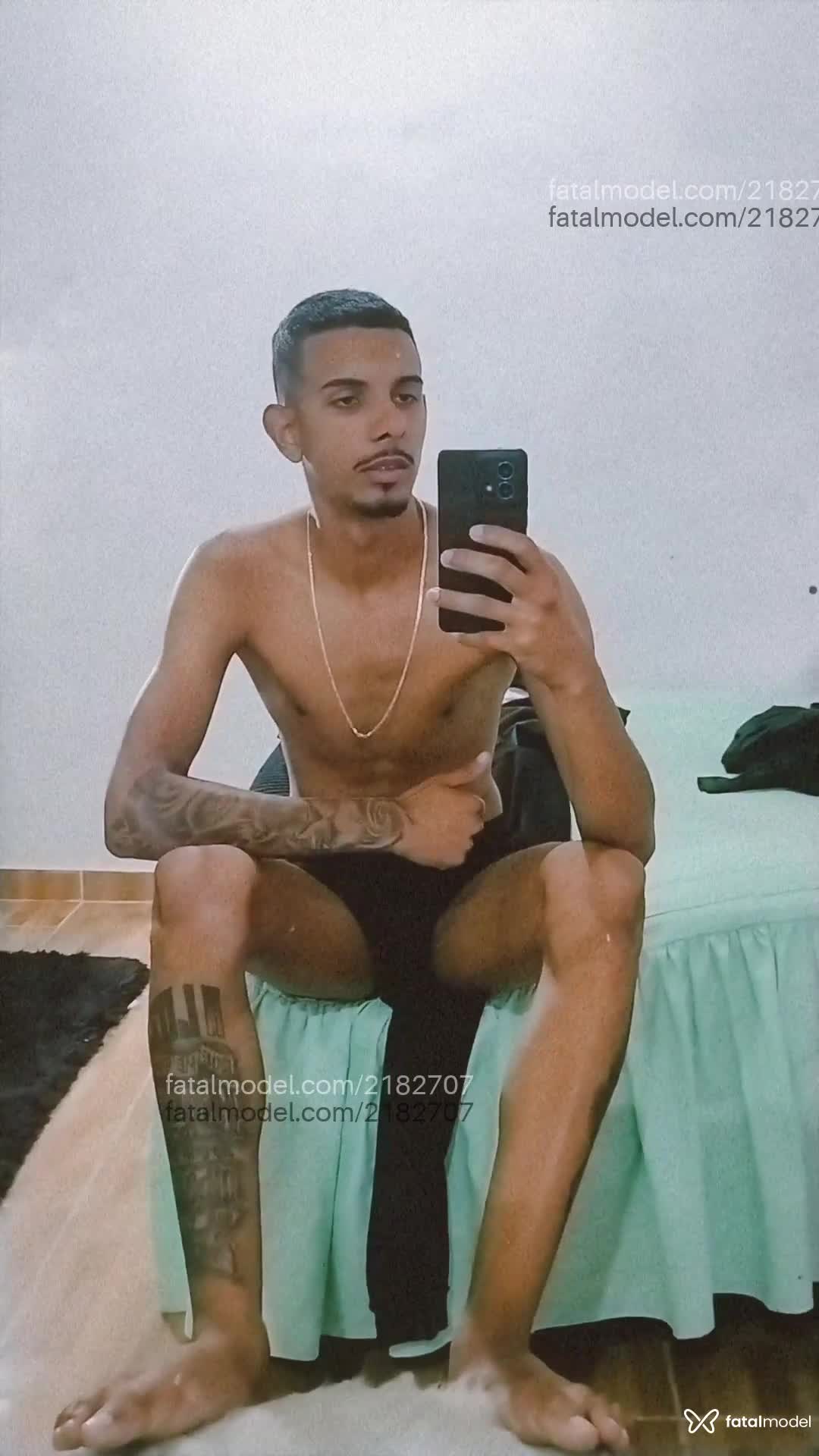 Acompanhante homem morena (o) de olhos castanhos em São Vicente Acompanhante homem morena (o) de olhos castanhos em São Vicente - Victor