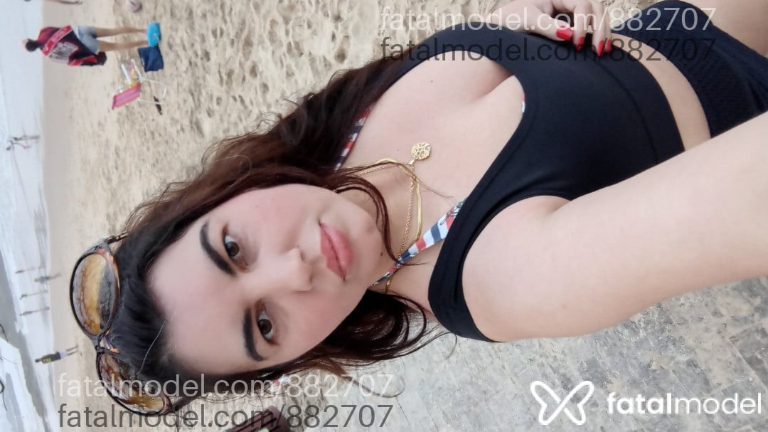 Acompanhante mulher com cabelo castanho de olhos castanhos em Gaspar - Dyniffer