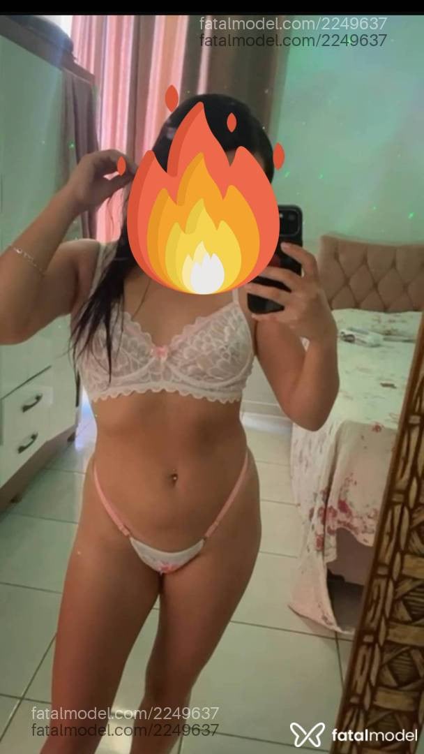 Acompanhante mulher com cabelo castanho de olhos castanhos - Sophia Acompanhante mulher com cabelo castanho de olhos castanhos - Sophia