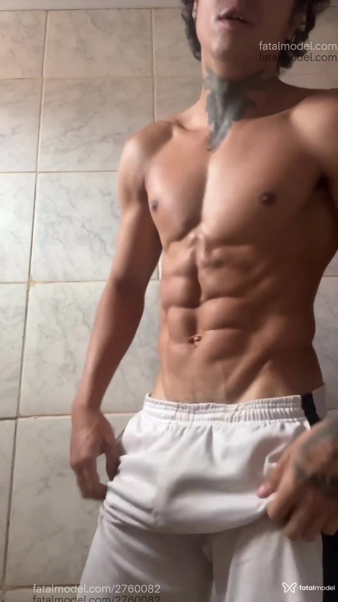 Acompanhante homem com cabelo castanho de olhos pretos - Aquelela Acompanhante homem com cabelo castanho de olhos pretos - Aquelela