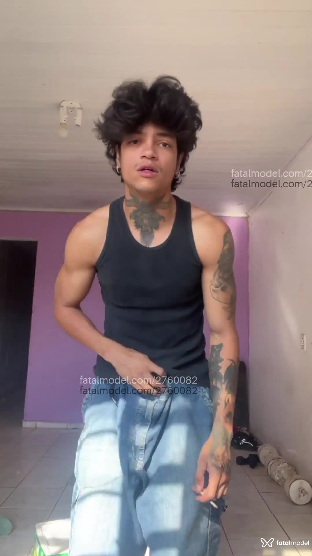 Acompanhante homem com cabelo castanho de olhos pretos - Aquelela Acompanhante homem com cabelo castanho de olhos pretos - Aquelela