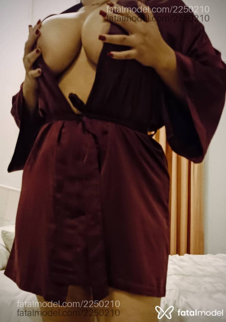 Acompanhante mulher morena (o) de olhos castanhos em Joinville - Sara Guedes