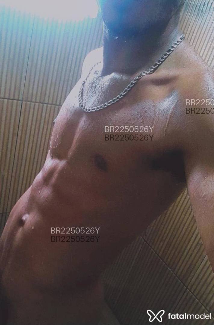 Acompanhante homem com cabelo castanho de olhos castanhos em Tubarão - Artur Diego