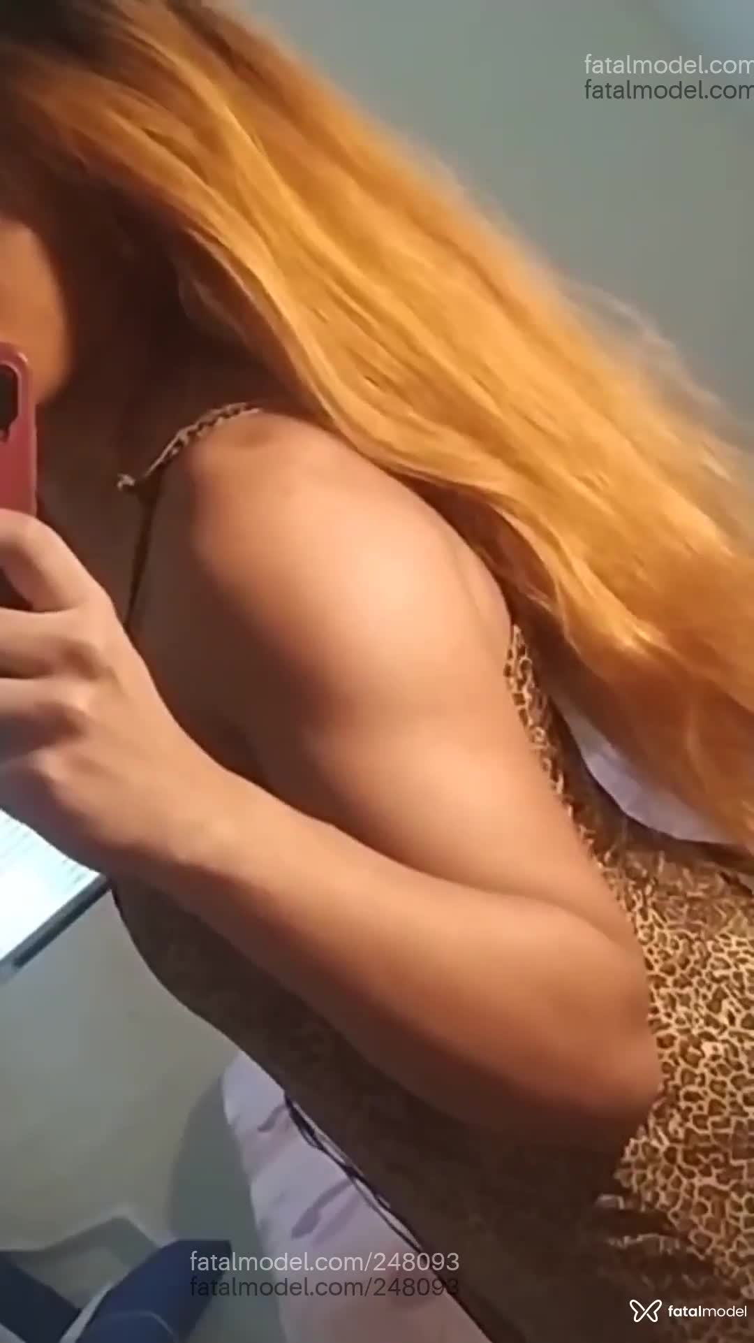 Acompanhante mulher trans com cabelo castanho de olhos castanhos em Araruama - Morena