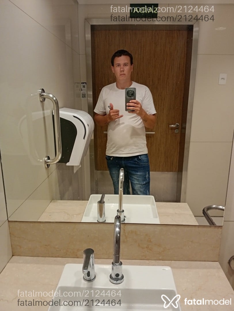 Acompanhante homem com cabelo castanho de olhos castanhos em Tramandaí Acompanhante homem com cabelo castanho de olhos castanhos em Tramandaí - Ismael