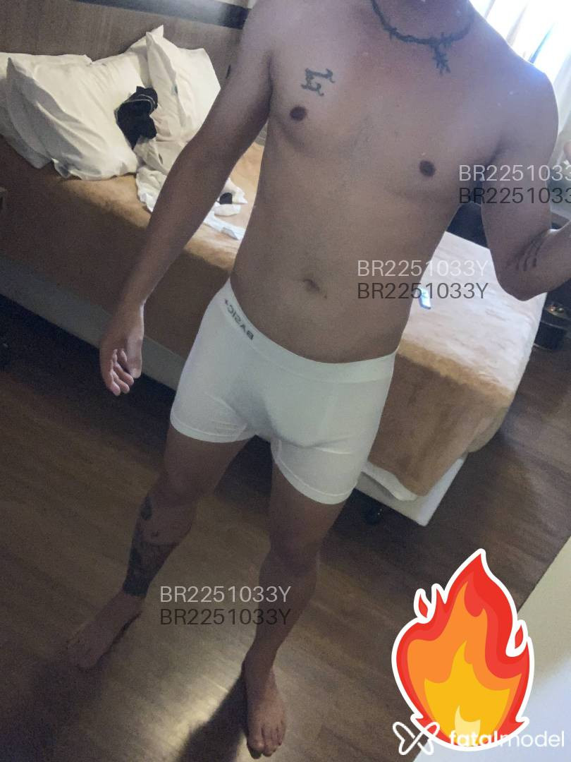 Acompanhante homem com cabelo castanho de olhos castanhos - Romeo