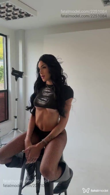 Acompanhante mulher trans com cabelo castanho de olhos castanhos em Linhares - Julia Souza