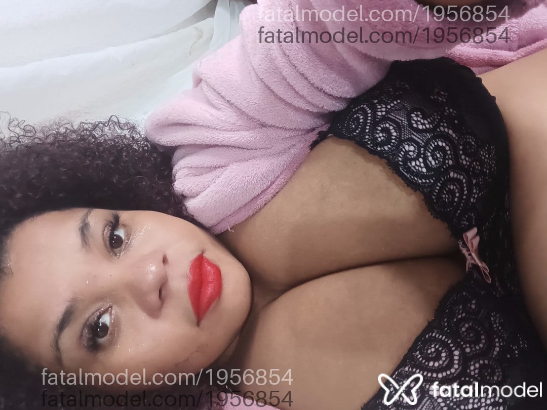 Acompanhante mulher morena (o) de olhos castanhos em Virtual Acompanhante mulher morena (o) de olhos castanhos em Virtual - Miafetichista