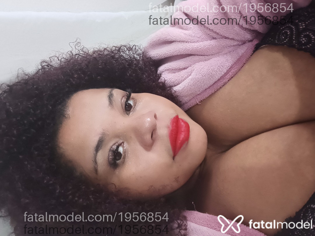 Acompanhante mulher morena (o) de olhos castanhos em Virtual Acompanhante mulher morena (o) de olhos castanhos em Virtual - Miafetichista