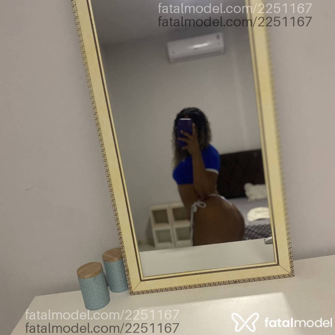 Acompanhante mulher loira (o) de olhos castanhos - Lorena