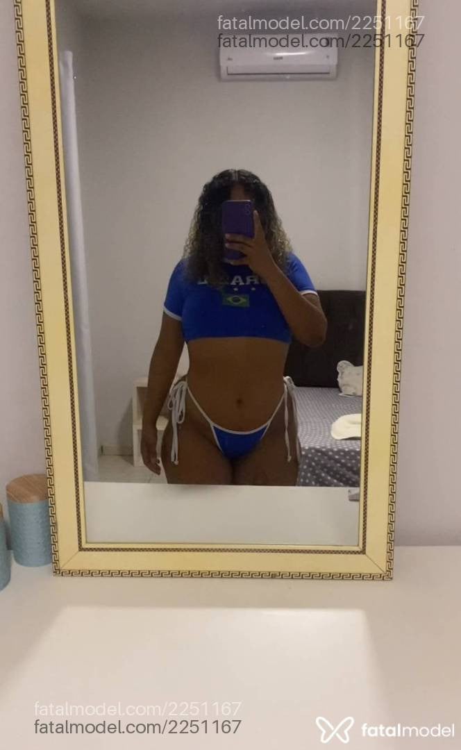 Acompanhante mulher loira (o) de olhos castanhos - Lorena