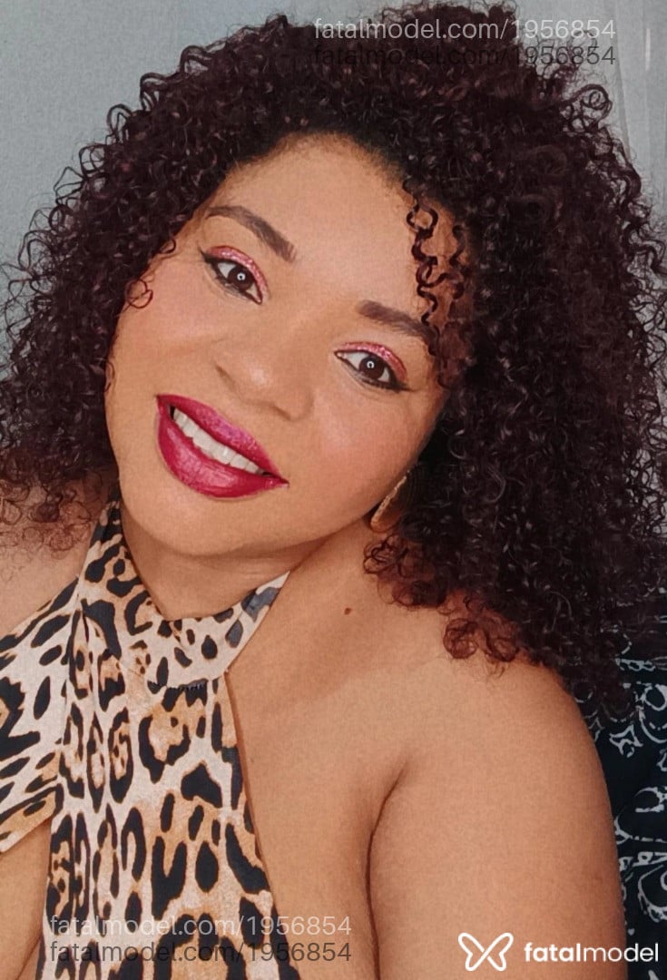 Acompanhante mulher morena (o) de olhos castanhos em Virtual Acompanhante mulher morena (o) de olhos castanhos em Virtual - Miafetichista
