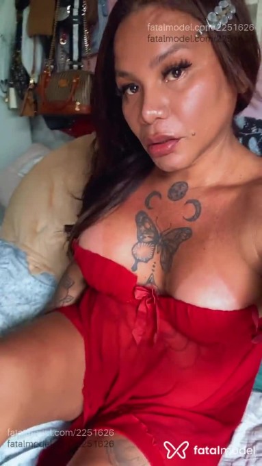 Acompanhante mulher trans com cabelo castanho de olhos castanhos - Hannah massoterpeu Acompanhante mulher trans com cabelo castanho de olhos castanhos - Hannah massoterpeu