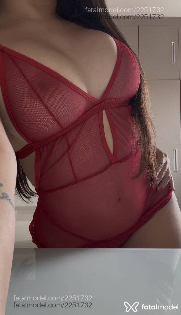 Acompanhante mulher morena (o) de olhos castanhos - Mavie Santos