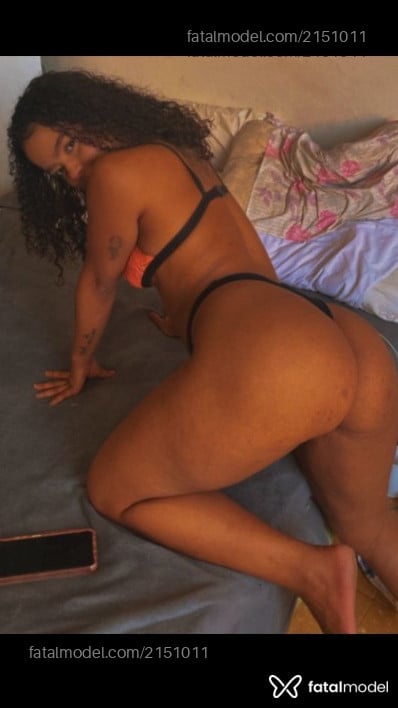 Acompanhante mulher com cabelo castanho de olhos pretos - Baianinhaa Acompanhante mulher com cabelo castanho de olhos pretos - Baianinhaa