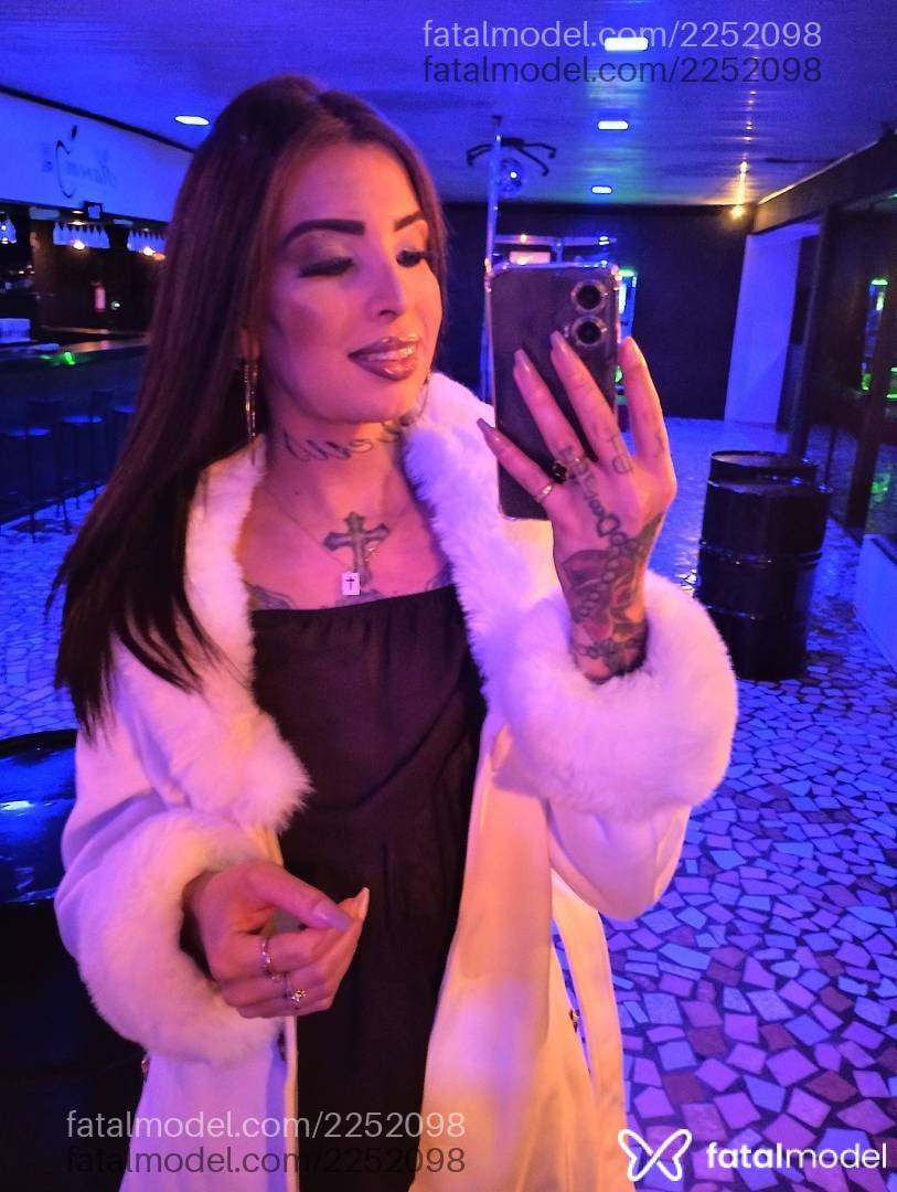 Acompanhante mulher trans com cabelo castanho de olhos mel - Barbiie Araujo Acompanhante mulher trans com cabelo castanho de olhos mel - Barbiie Araujo