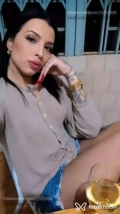 Acompanhante mulher trans com cabelo castanho de olhos mel em Xanxerê Acompanhante mulher trans com cabelo castanho de olhos mel em Xanxerê - Barbiie Araujo