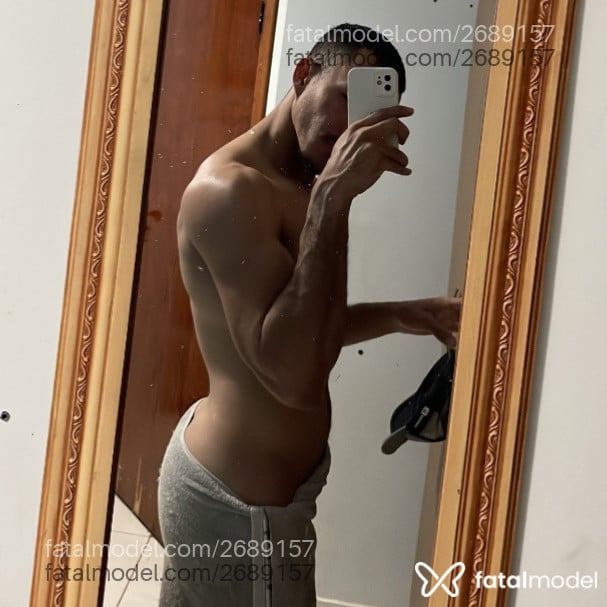 Acompanhante homem morena (o) de olhos pretos - Dan Aquino Acompanhante homem morena (o) de olhos pretos - Dan Aquino