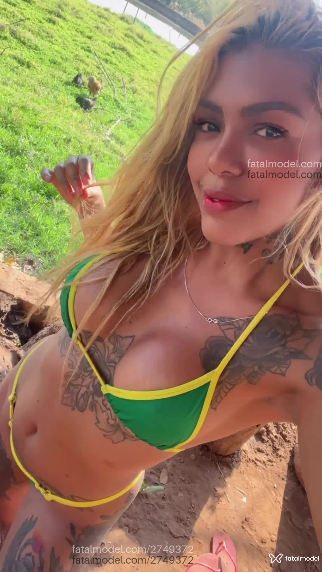 Acompanhante mulher loira (o) de olhos pretos em Goiânia - Viick