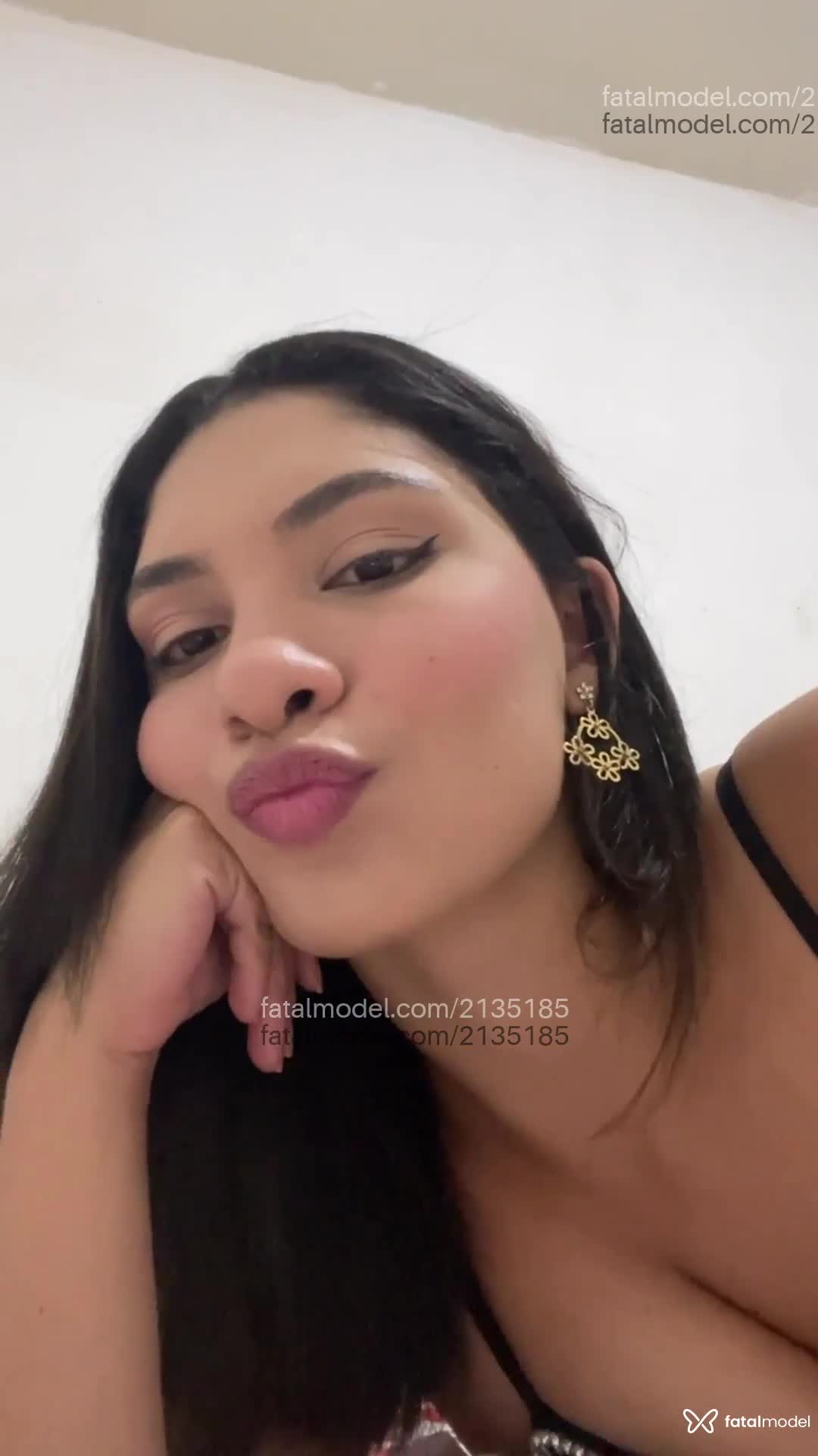 Acompanhante mulher com cabelo castanho de olhos castanhos em Virtual Acompanhante mulher com cabelo castanho de olhos castanhos em Virtual - Larissa
