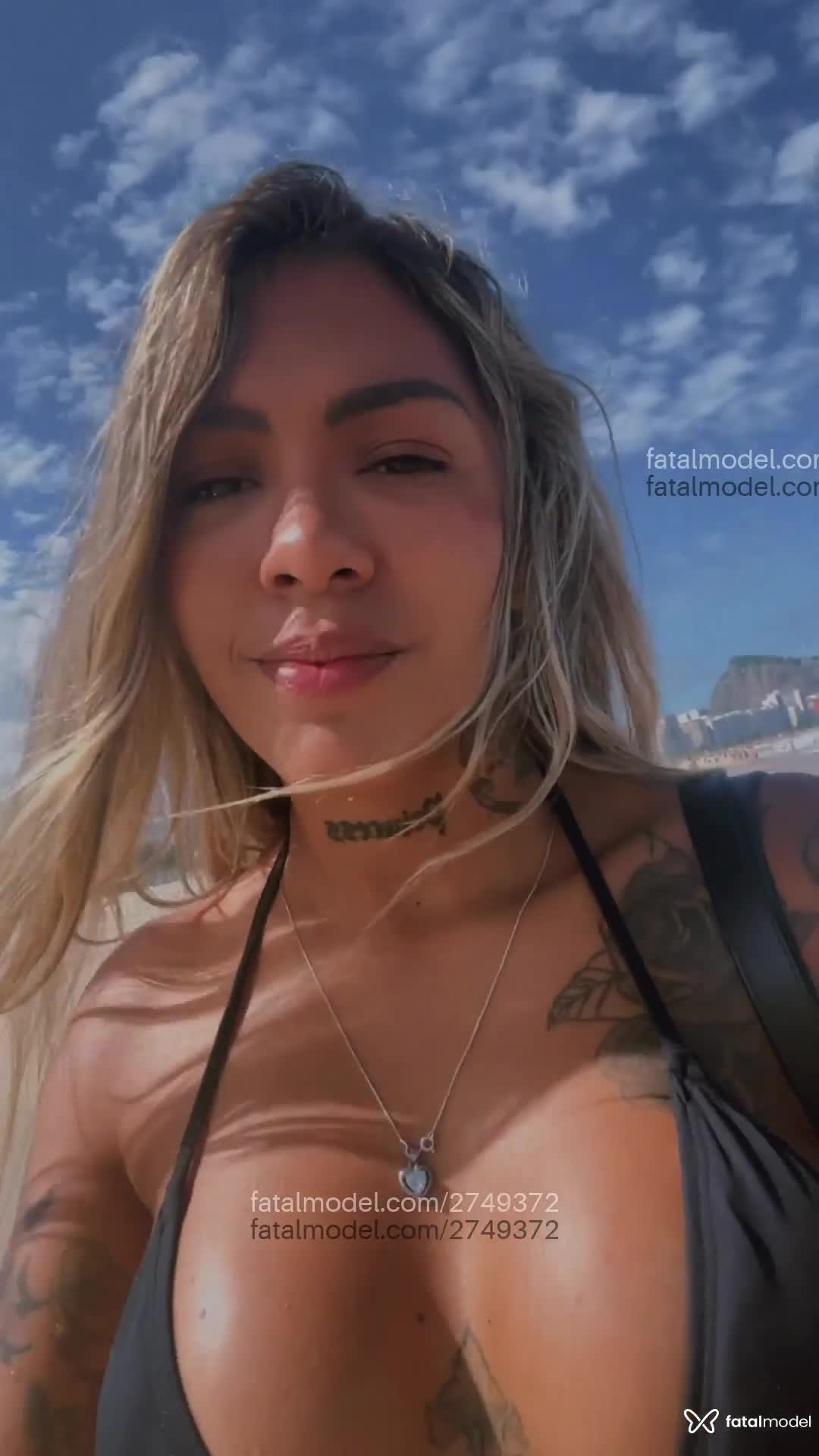Acompanhante mulher loira (o) de olhos pretos em Goiânia - Viick
